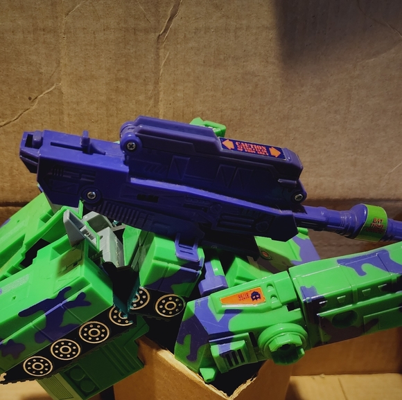 Megatron Transformers Tank 1992 Hasbro Action Figure - Picture 3 of 7